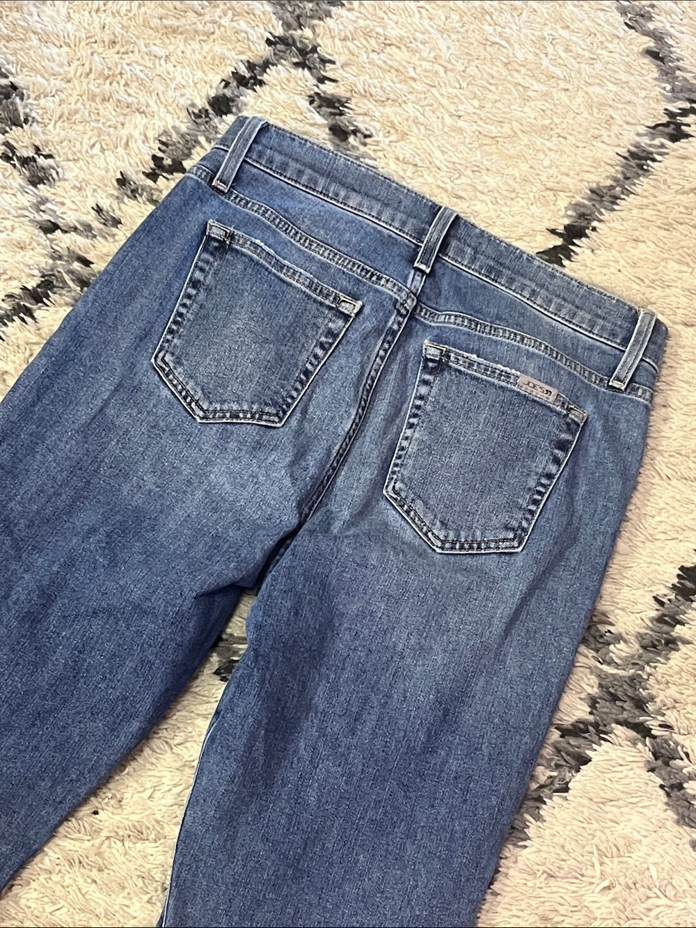 Joe’s Jeans High Rise Straight Ankle Jeans in Calabasas Wash (Size 29). - Picture 9 of 12